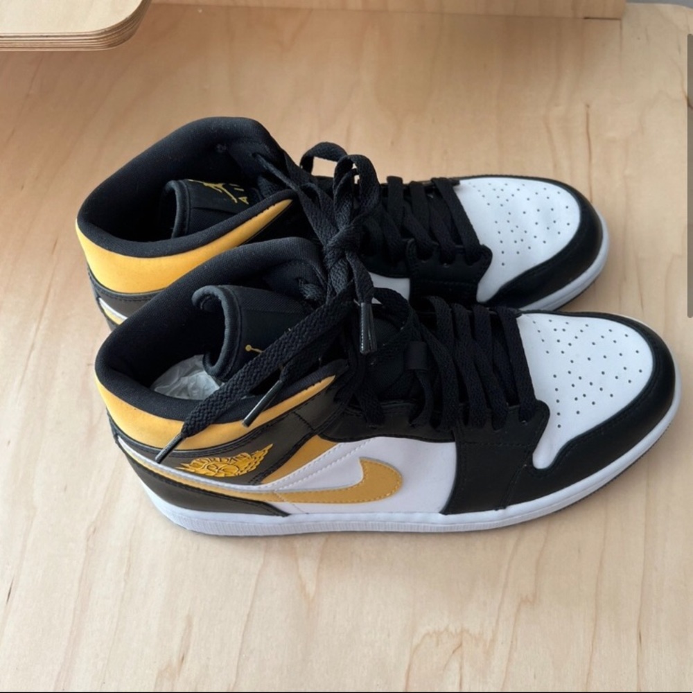 jordan 1 mid Brand New